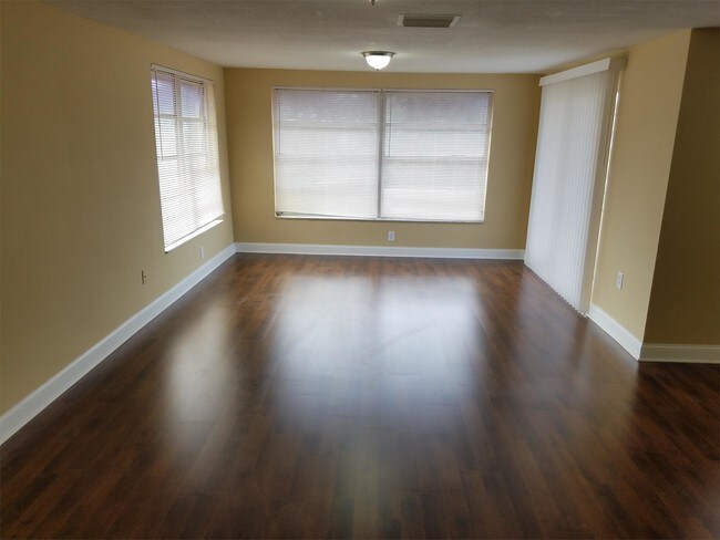 Foto del edificio - 7724 Jasmine Blvd