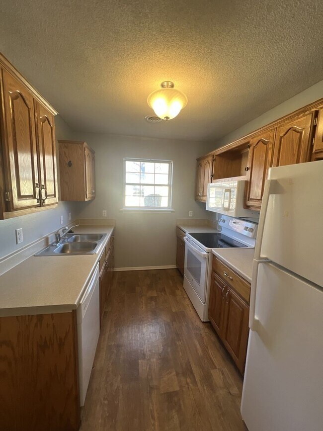Foto del edificio - Webb City 3 Bedroom / 2 Bathroom house wit...