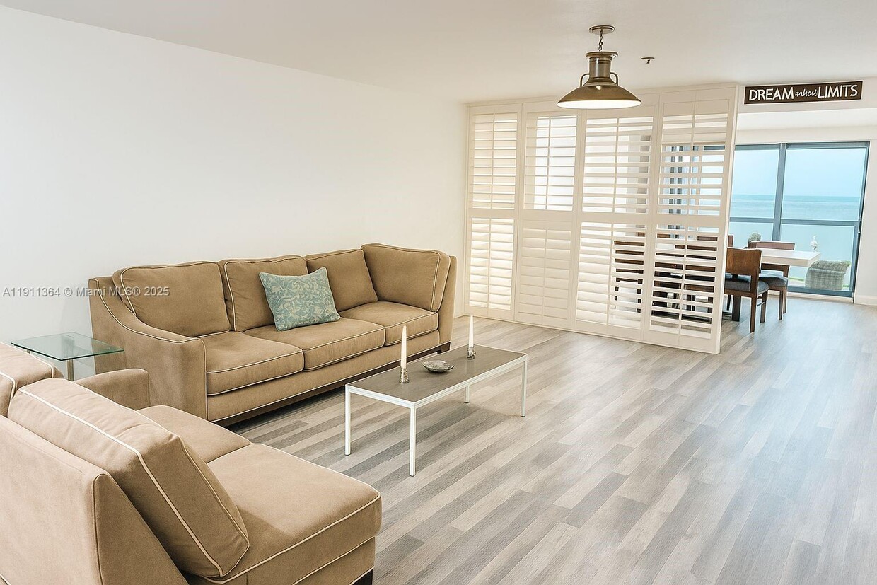 Foto principal - 6345 Collins Ave