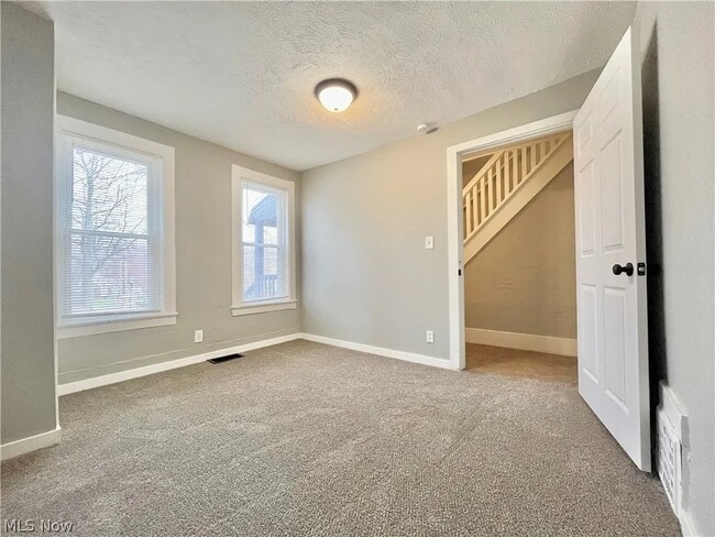 Building Photo - 484 Spicer St