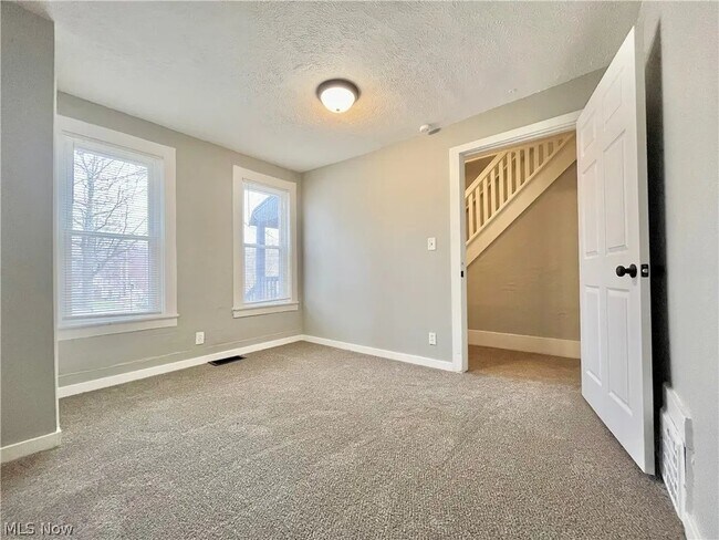 Foto del edificio - 484 Spicer St