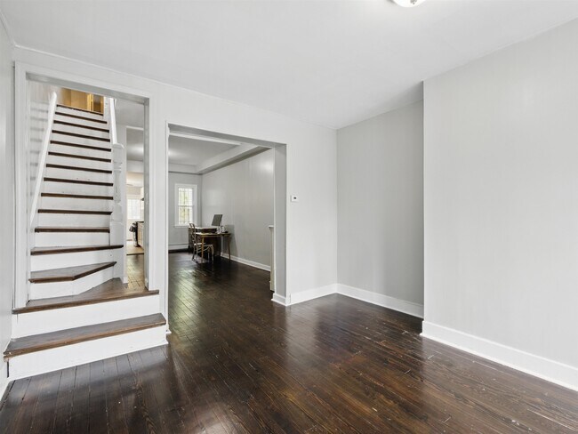 Foto del edificio - 121 Kearney Ave