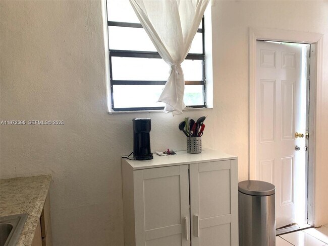 Foto del edificio - 2131 Arthur St