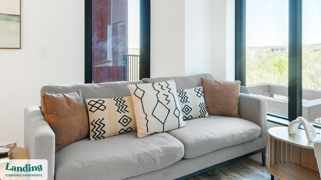 Building Photo - 632 Howard Rd SE