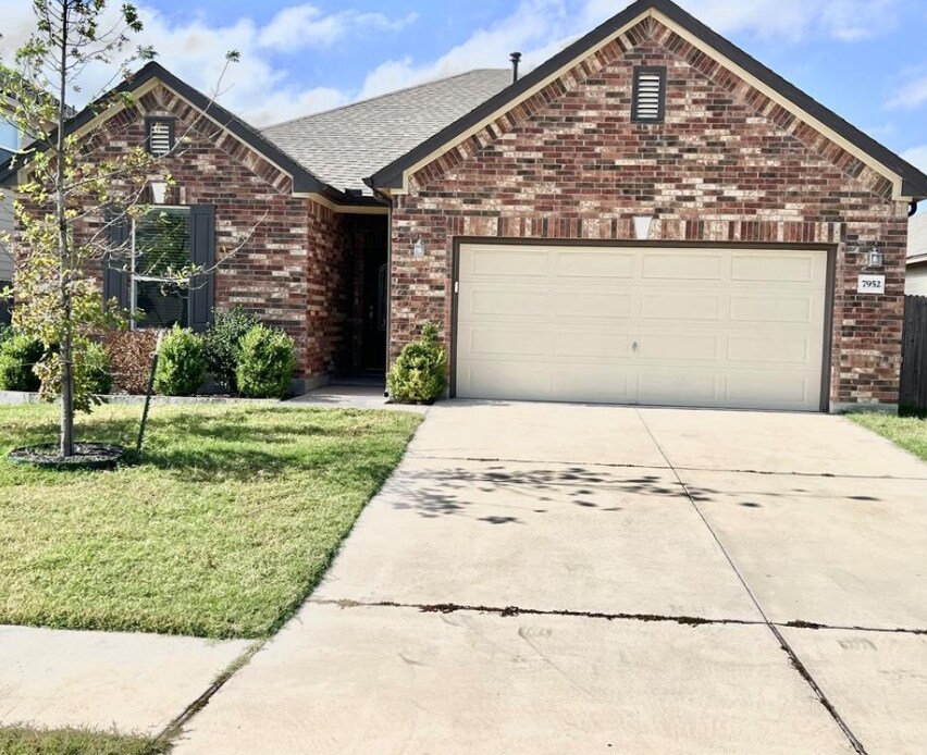 Foto principal - 7952 Bassano Dr