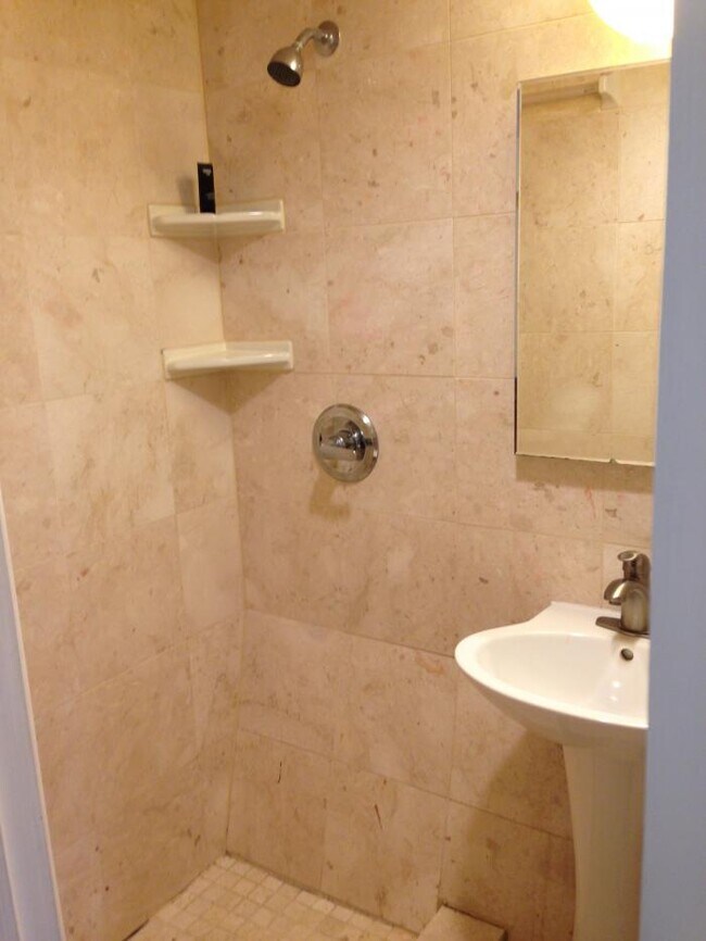 Building Photo - 1 bedroom in San Francisco CA 94122