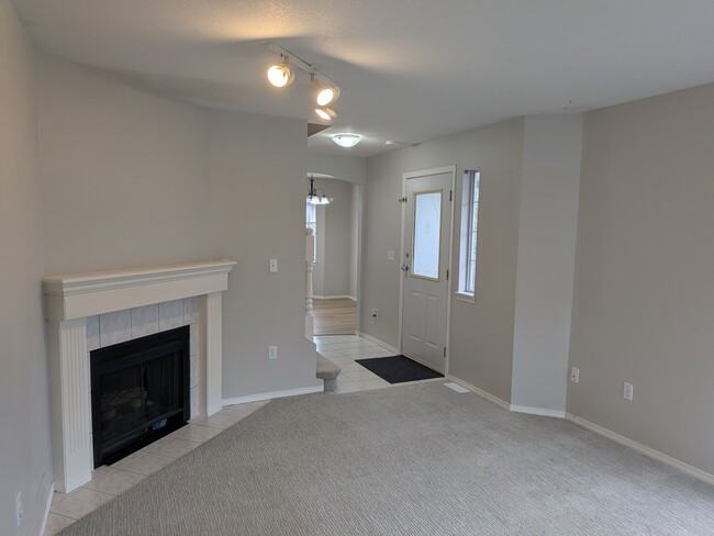 Building Photo - 9457 Broadway