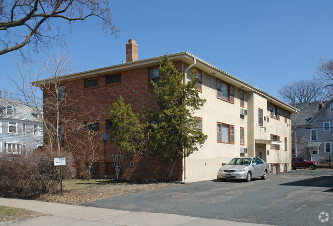 Building Photo - 1015 W 26th St