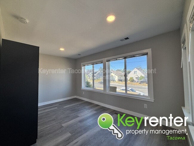 Building Photo - 1520 S 56th St