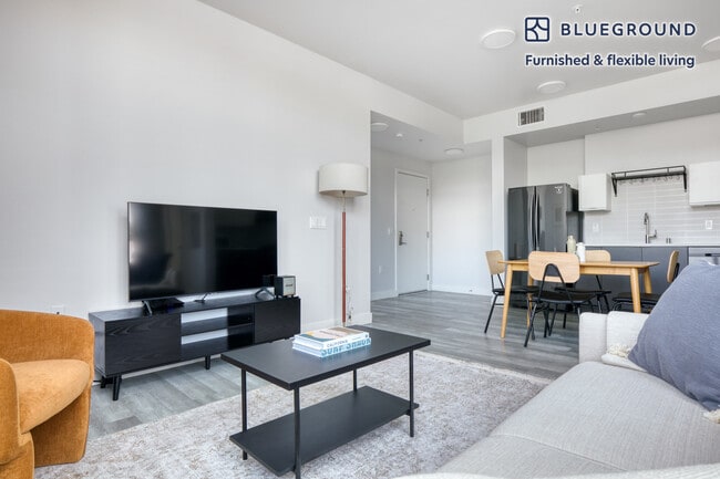 Building Photo - 700 N Spaulding Ave