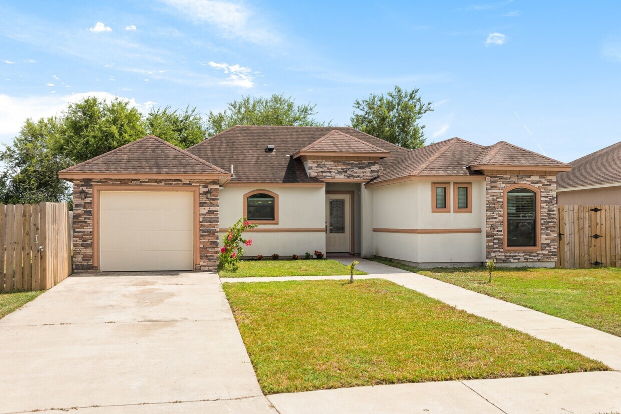 Primary Photo - 6958 Blue Spruce St