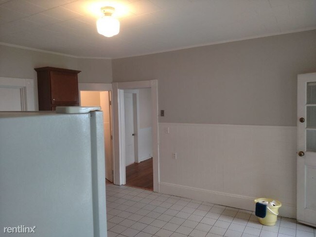 Building Photo - 3 br, 1 bath Apartment - 24 Prescott St
