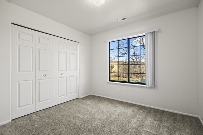 Building Photo - Tanglewood Apartments