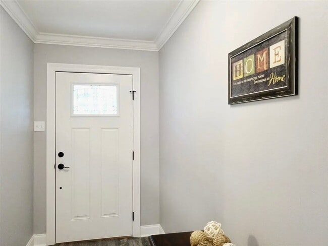 Building Photo - Spacious 3 Bedroom Home in Green Acres – F...
