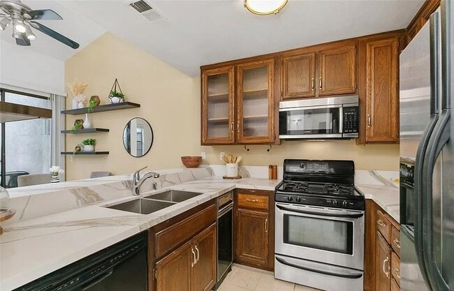 Foto del edificio - 2526 W MacArthur Blvd