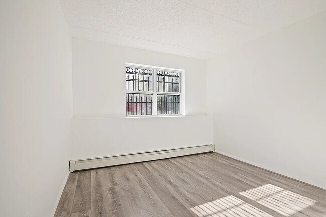 Foto del edificio - 482 Central Ave