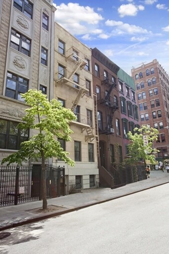 Foto del edificio - 150 Henry St