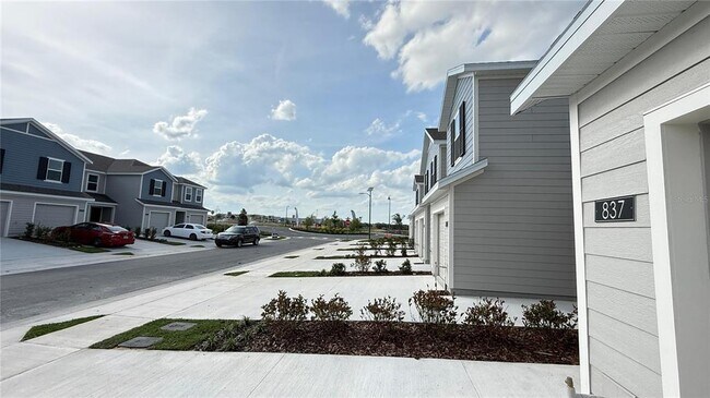 Building Photo - 837 Lynx St