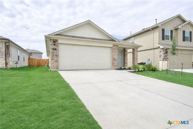 Building Photo - 121 Roanwood Dr