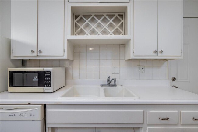 Building Photo - 3 Bed / 2 Bath Home with Two-Car Garage, Laundry and a Storage Shed/Work Space