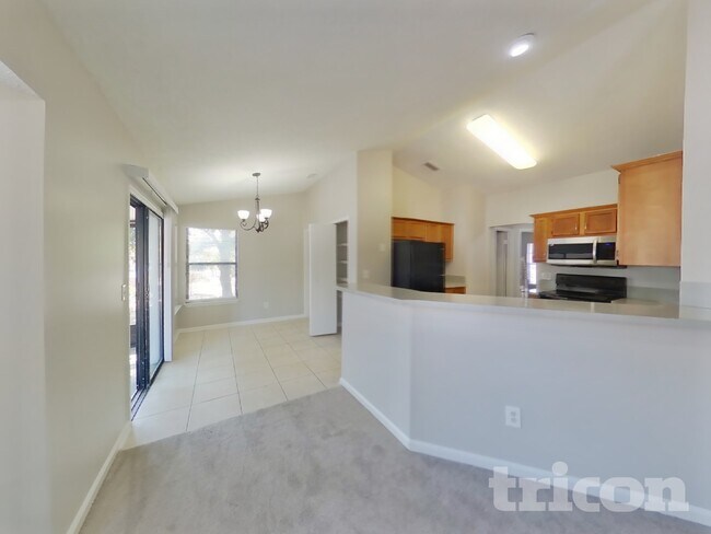 Foto del edificio - 1487 Rose Hill Dr E