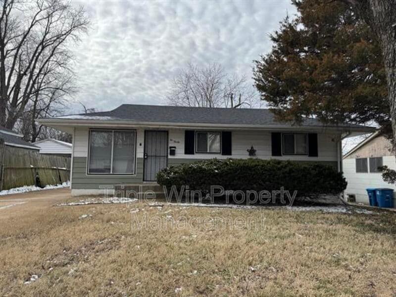 Photo - 220 Dundee Cir