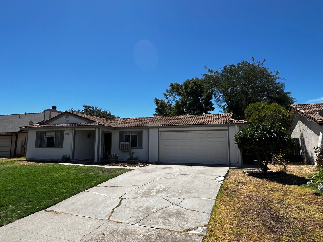 Foto principal - 27142 San Carlos Ave