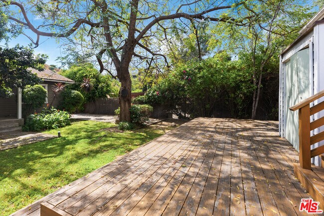 Foto del edificio - 6208 Hayes Ave