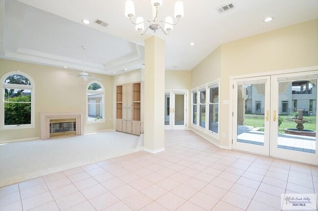 Building Photo - 709 Avenida Morelos