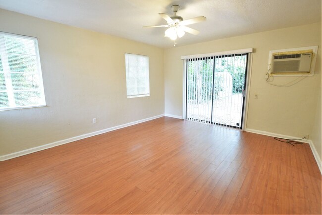 Building Photo - 1 br, 1 bath House - 2312 Formosa Ave