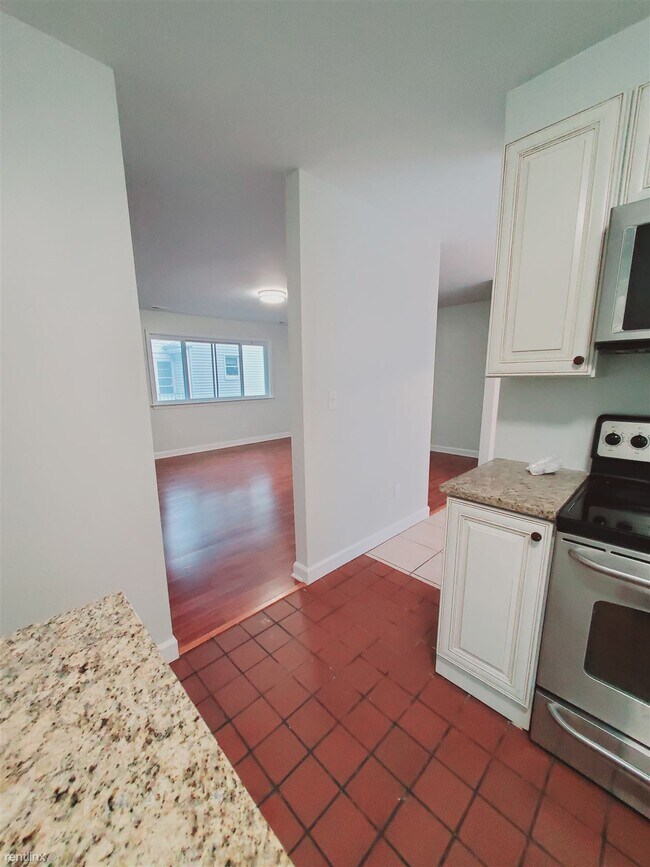 Building Photo - 2 br, 2.5 bath Townhome - 73 Willowbrook A...