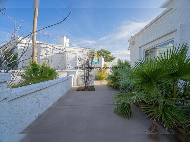 Building Photo - 1201 E Rowlands Ln