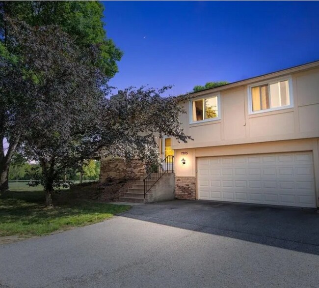 7205 Pontiac Cir, Chanhassen, MN 55317 Townhome Rentals in Chanhassen