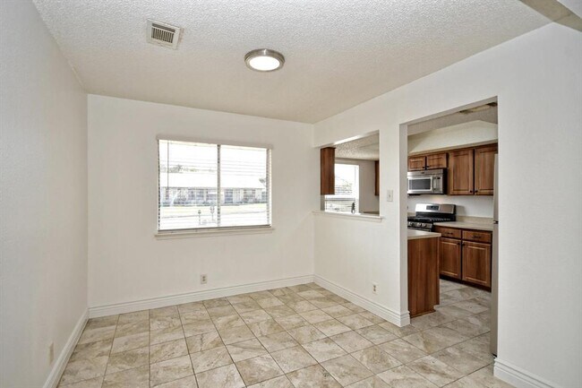 Foto del edificio - 301 Fawnfield Dr