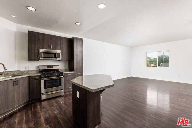 Foto del edificio - 1408 W Washington Blvd