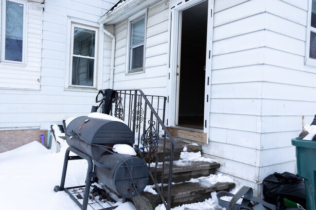 Building Photo - 1102 Clifford Ave
