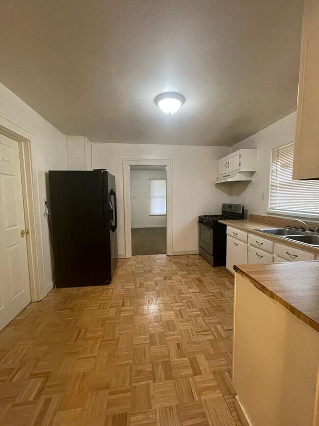 Building Photo - 1909 S. Brookfield