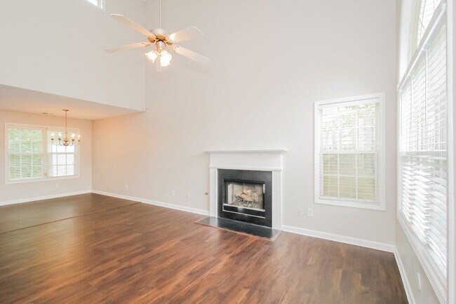 Building Photo - 413 Rosemont Ct