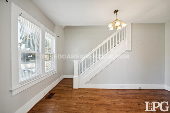 Foto del edificio - 4135 Upton Ave