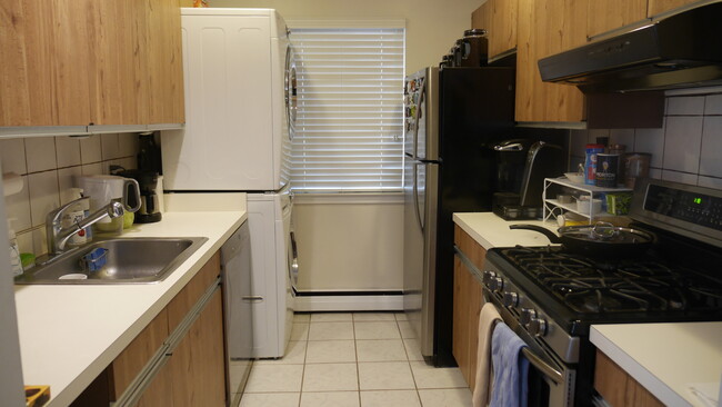 Kitchen with W/D - 22 Hillside Terrace