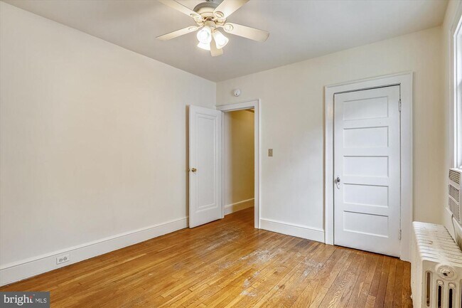 Foto del edificio - 114 Sheridan St NW