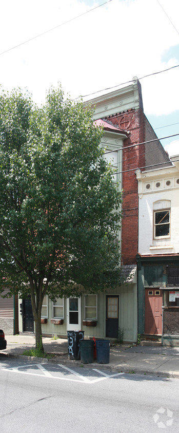 Primary Photo - 207 N Main St