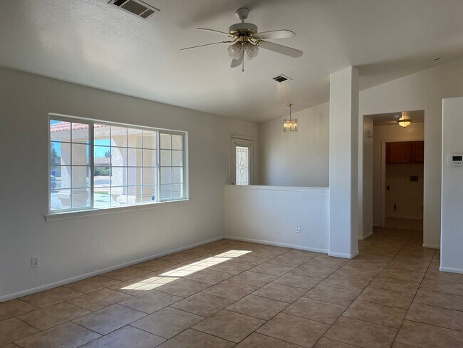 Foto del edificio - COMING SOON! 3 bedroom 2 bathroom home available in Apple Valley!