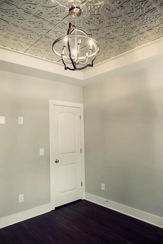 Dedicated office - 606 N 2nd St