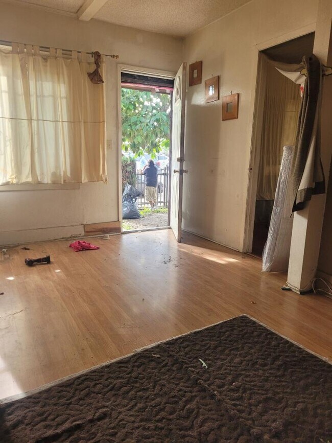 Building Photo - 337 E 84th Pl