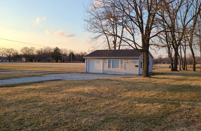 Building Photo - 244 W Woodland Ln