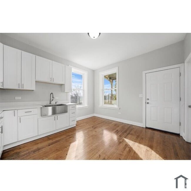 Building Photo - 1642 S Harding Ave