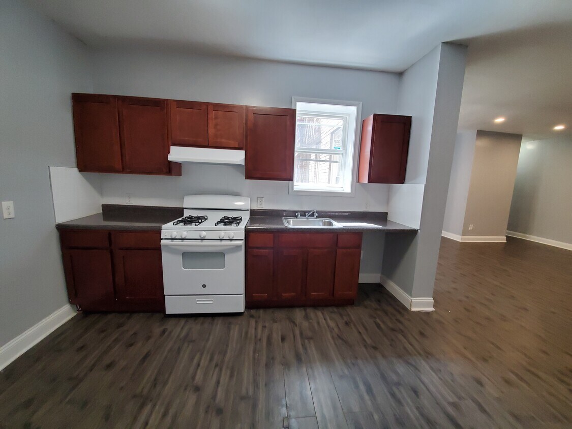 Primary Photo - 26 Anderson St