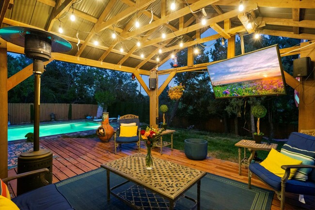 Building Photo - Beautiful 4-Bedroom, 3-Bathroom Home with ...