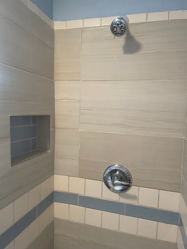 Photo - 114 N Helme Pl House